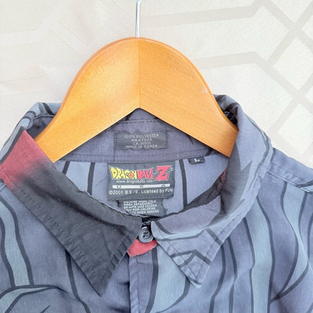 2001 Dragon Ball Z AOP short-sleeve button-up shirt Super Saiyan Goku L Flawed - Picture 3 of 8